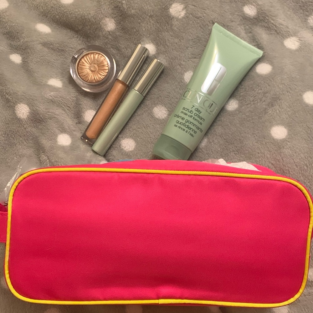 CLINIQUE 5 Piece Vacation Glow Essentials: Skin Care/Makeup Set-NWT
